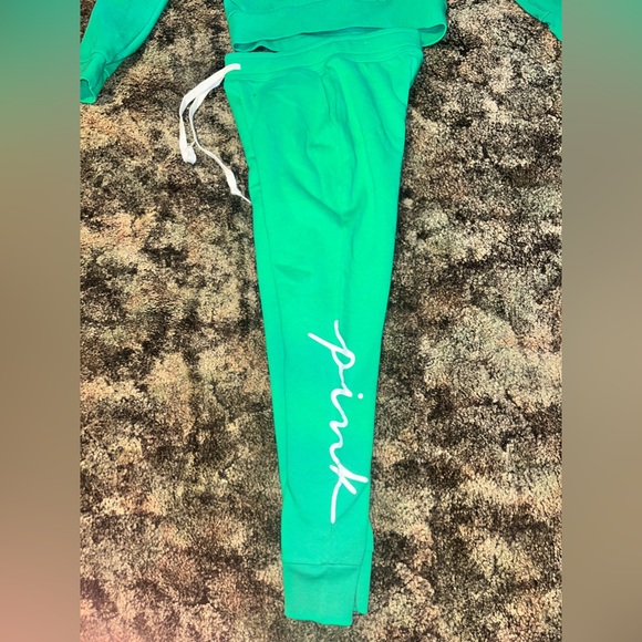 PINK Outfit - Picture 2 of 5